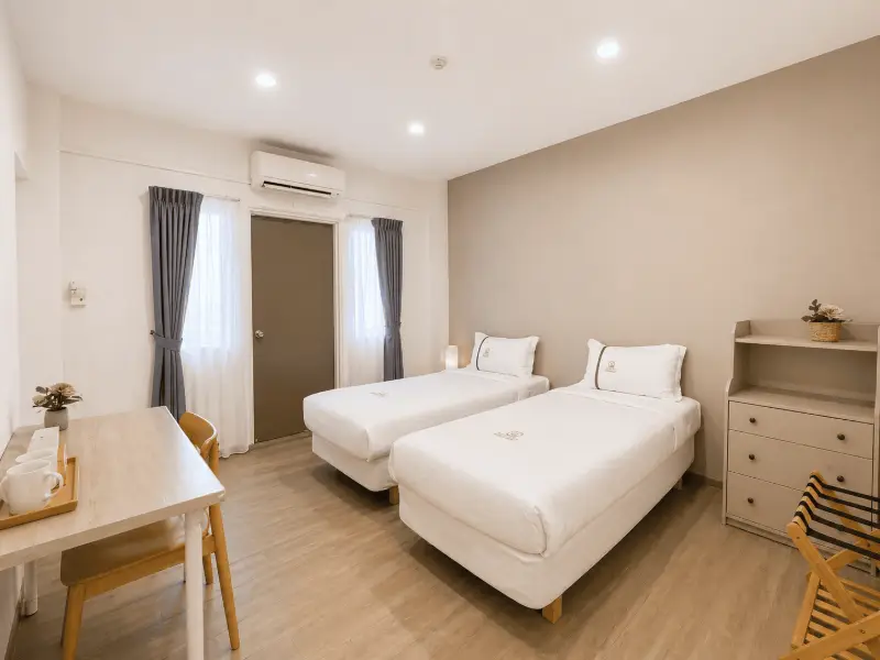 Double Ensuite Room at K2 Guesthouse — photo 3