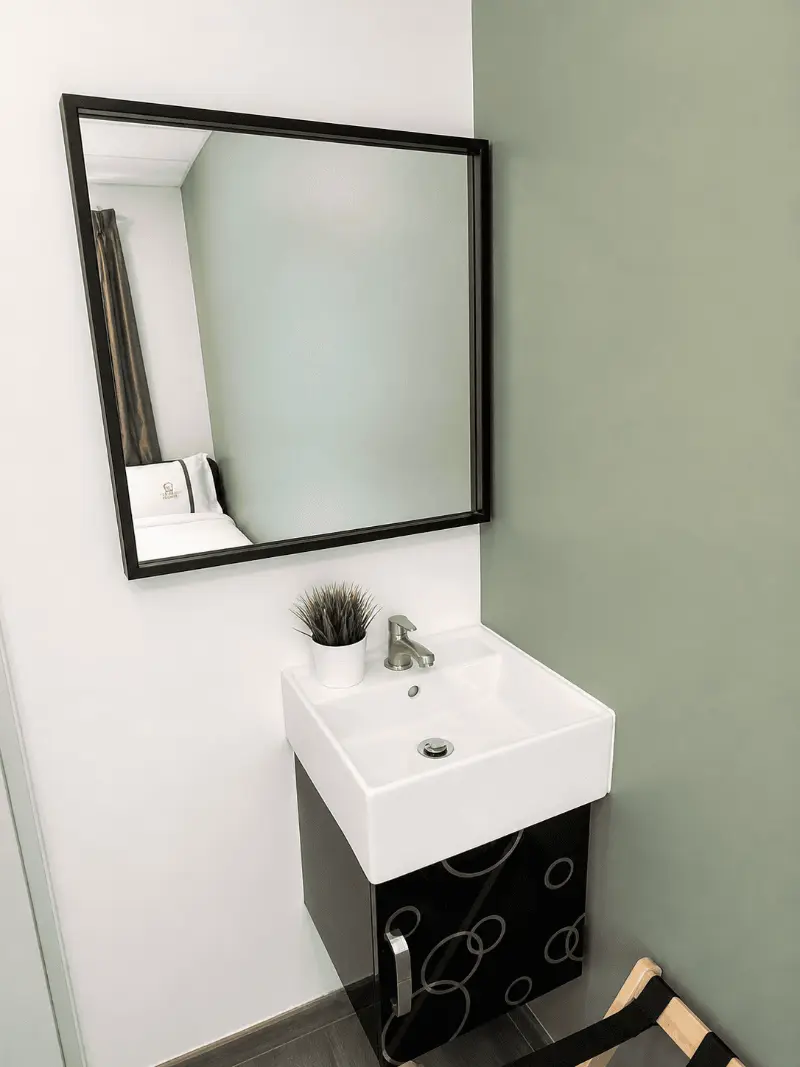 Single Room with Private Shower, Shared Toilet at K2 Guesthouse — photo 3