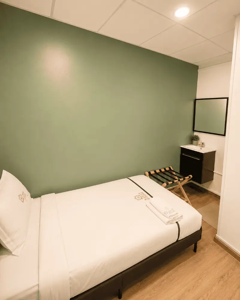 Single Room with Private Shower, Shared Toilet at K2 Guesthouse — photo 5