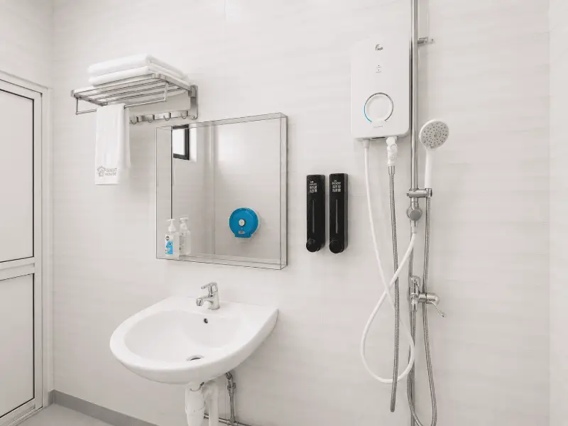 Single Ensuite Room at K2 Guesthouse — photo 3