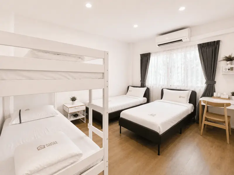 Triple Ensuite Room at K2 Guesthouse — photo 3